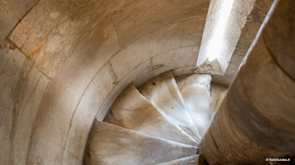 Tower of Pisa: Spiral steps inside the tower