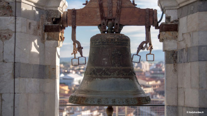 Tower of Pisa: The oldest bell known as “Pasquareccia”