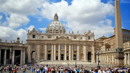 St. Peter's Basilica: St. Peter's Square