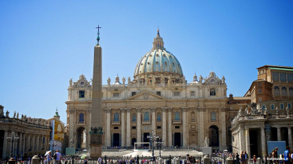 St. Peter's Basilica: St. Peter's Square