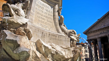The Pantheon: Fountain in Piazza della Rotonda