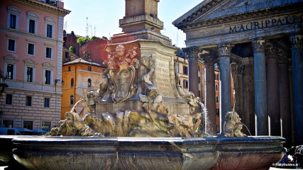 The Pantheon: Fountain in Piazza della Rotonda