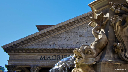 The Pantheon: Fountain in Piazza della Rotonda