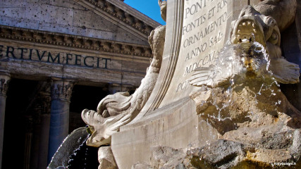 The Pantheon: Fountain in Piazza della Rotonda