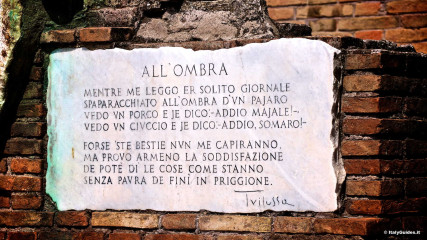 Trastevere: Trilussa monument in Trastevere