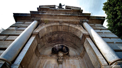 Trastevere: Acqua Paola fountain in Piazza Trilussa