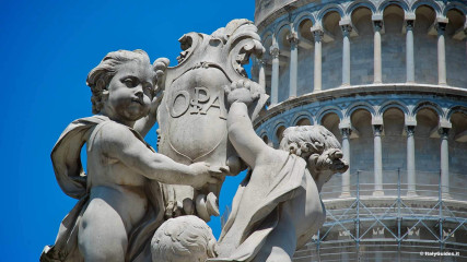 Pisa: Fountain with Angels