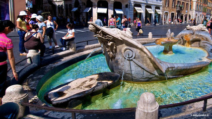 Spanish Steps: Fontana della Barcaccia