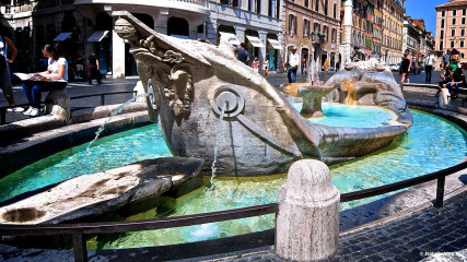 Spanish Steps: Fontana della Barcaccia