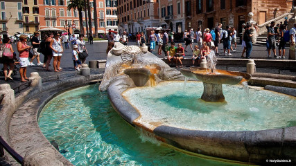 Spanish Steps: Fontana della Barcaccia