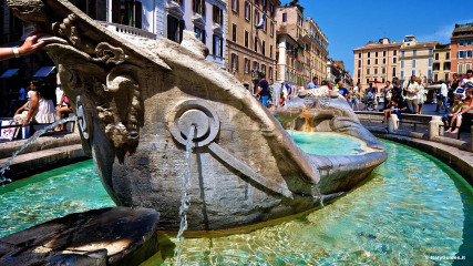 Spanish Steps: Fontana della Barcaccia
