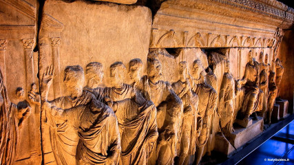 Il Foro romano: Rilievo di marmo - Plutei di Traiano