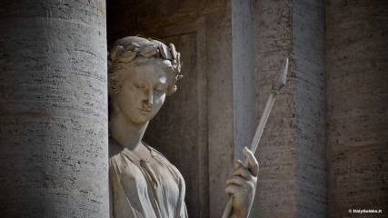 Trevi Fountain in Rome: Personification of the health-giving properties of water