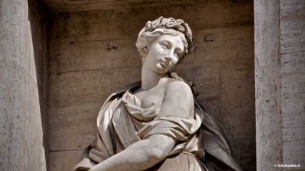 Trevi Fountain in Rome: Personification of the abundance