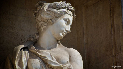 Trevi Fountain in Rome: Personification of the abundance