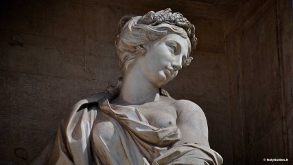 Trevi Fountain in Rome: Personification of the abundance