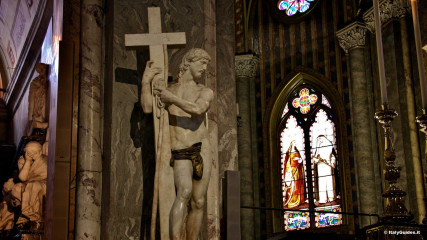 Piazza della Minerva: Santa Maria Sopra Minerva, Michelangelo, Cristo Portacroce