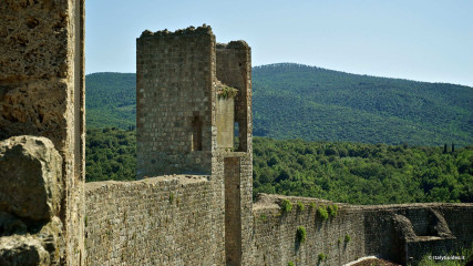 Monteriggioni: City walls and towers