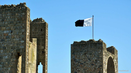 Monteriggioni: City walls and towers