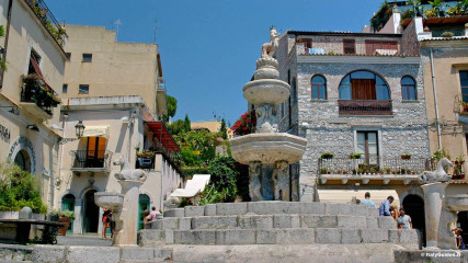 Taormina: Duomo Square