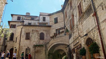 Assisi: Alley of Assisi