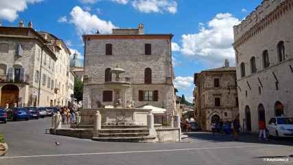 Assisi: Communal Square
