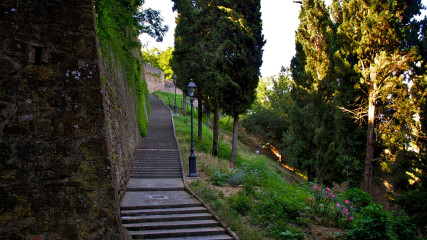 Volterra: Docciola Fountain - stairs