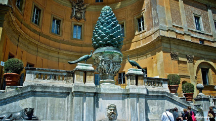 Vatican Museums: Courtyard of the Pinecone