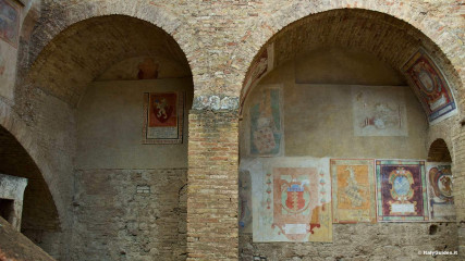 San Gimignano: Palazzo Nuovo del Podestà: courtyard