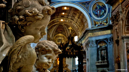 St. Peter's Basilica: Pudgy angels with holy water
