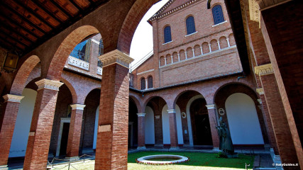 Aventine: Courtyard of Chiesa di Sant'Anselmo