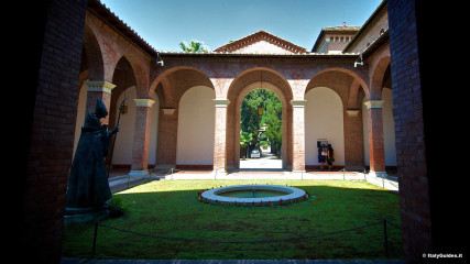 Aventine: Courtyard of Chiesa di Sant'Anselmo