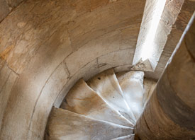 Scale a spirale interne alla torre